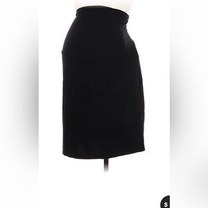 Maternity Skirt 🖤